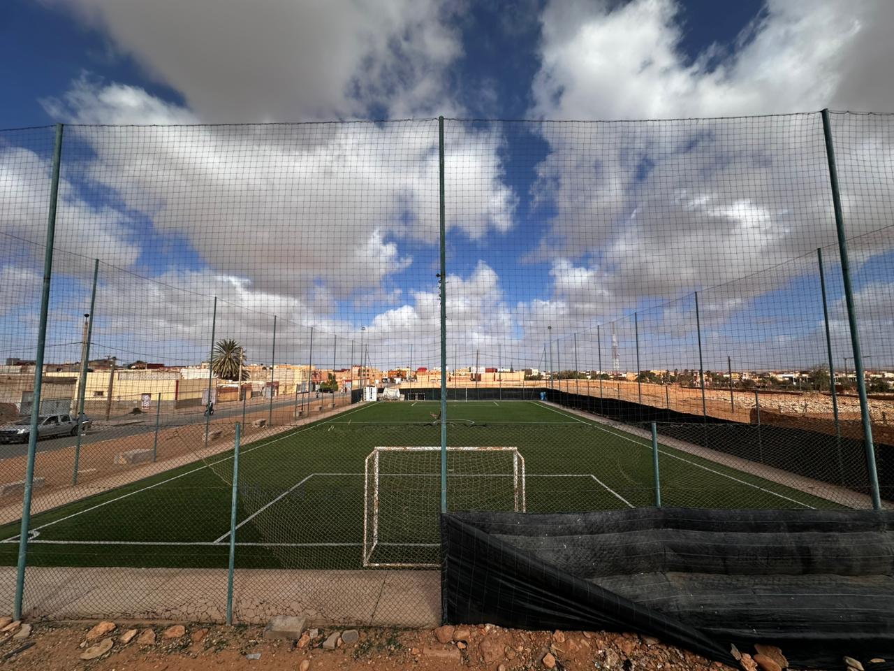 ملعب على الكورنيش